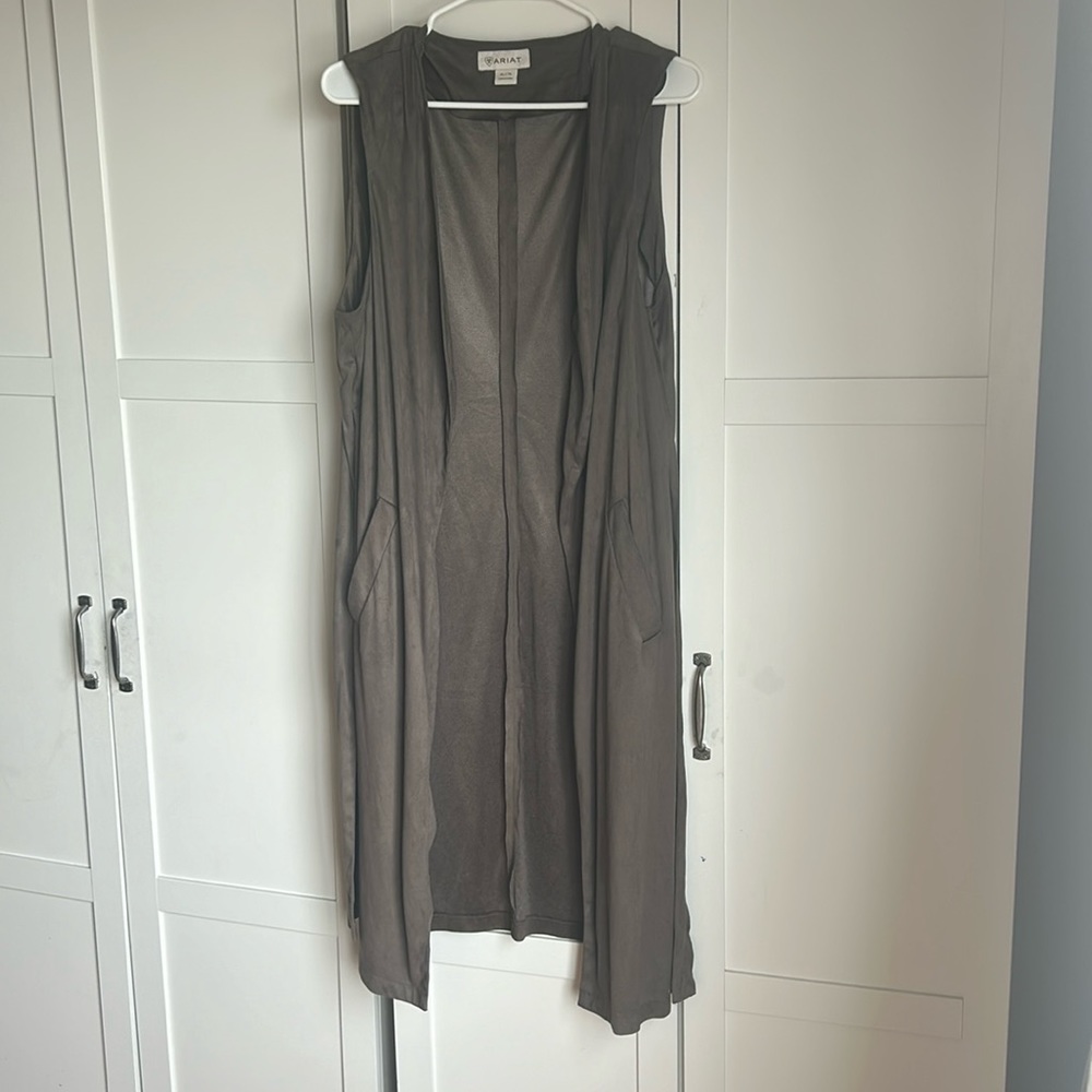 Like new!! Ariat cardigan duster.